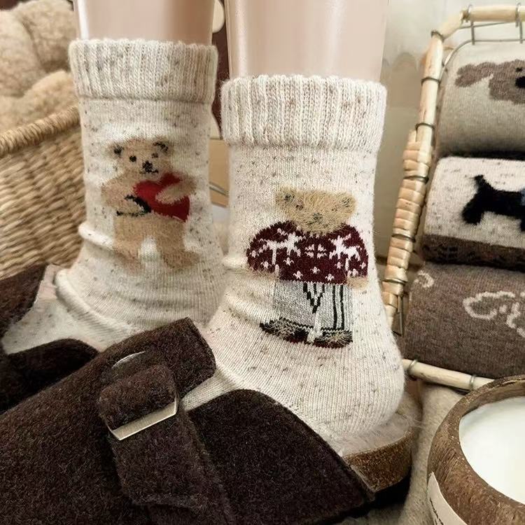 Autumn and Winter Women's Wool Socks, Fleece-Lined, Thickened, Warm Mid-Calf Socks, Japanese Retro Cashmere Cute Long Socks for Girls