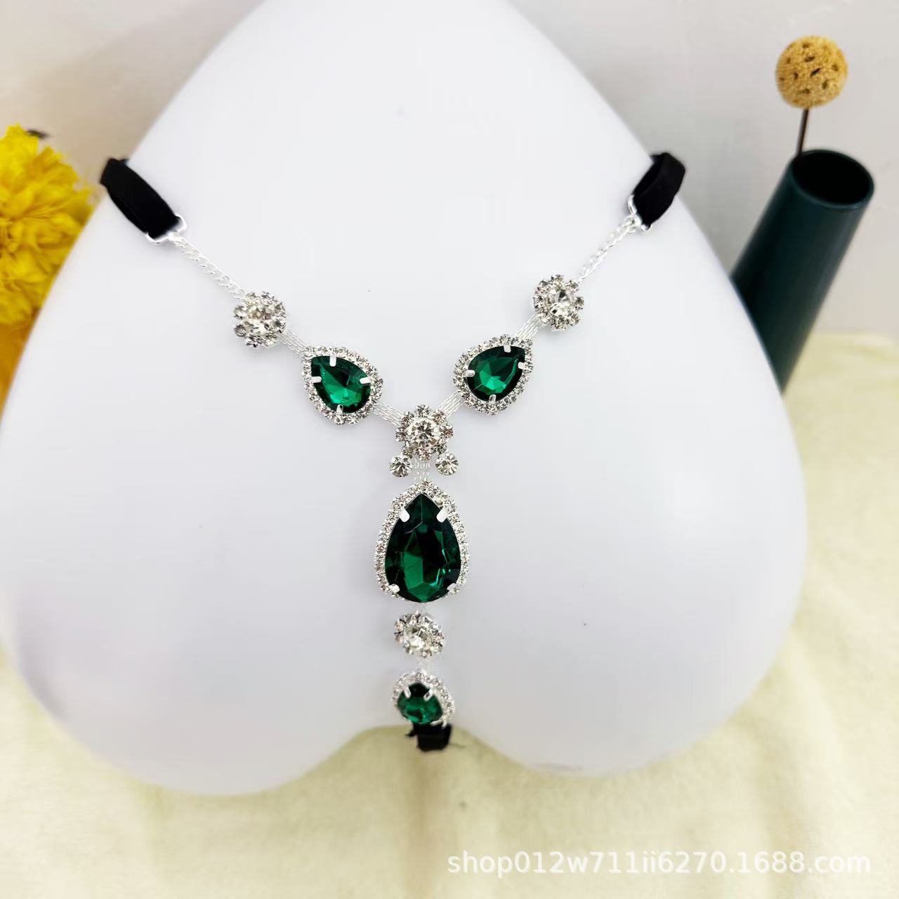 Cross-border sexy green diamond drop-shaped underwear bikini European and American fun rhinestone thong nightclub wind body chain