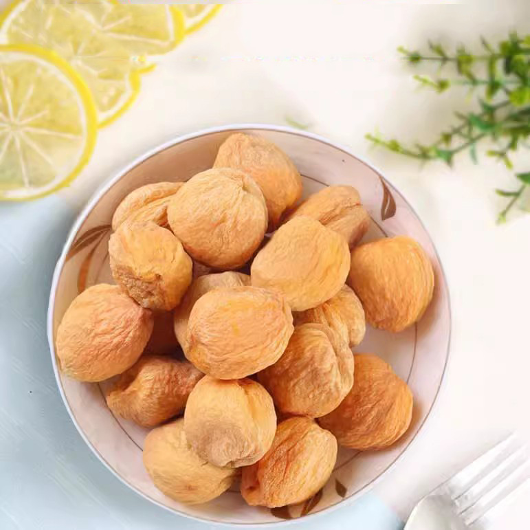 Xinjiang hanging dry small white dried apricots 24 years new dried apricots wholesale a generation of red net sweet and sour with nuclear small white dried apricots