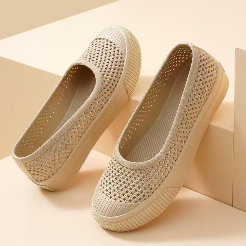 Cross-border summer soft bottom comfortable middle-aged and elderly mother plastic sandals Baotou breathable waterproof hollow hole shoes wholesale