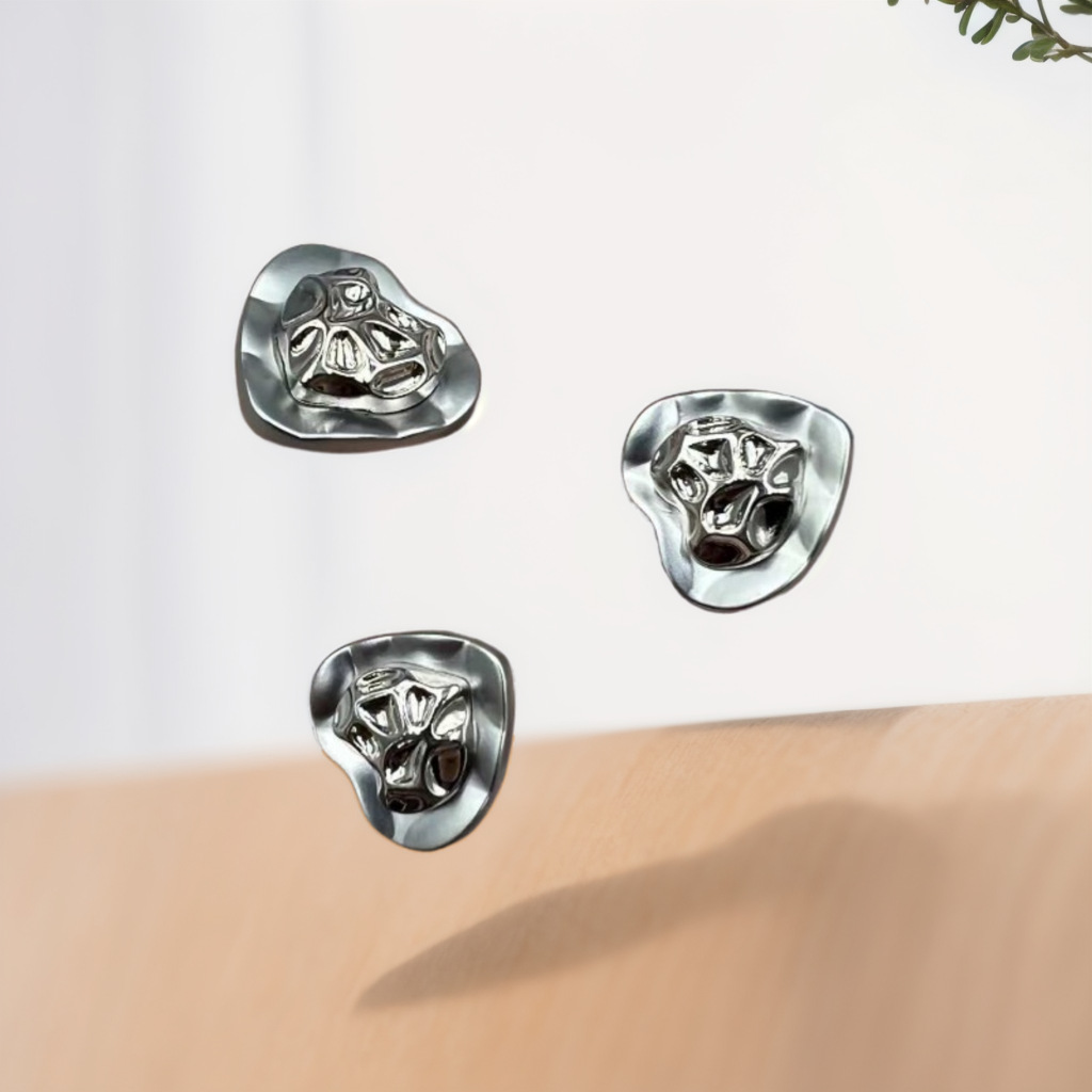 New in Stock Irregular Buttons Wholesale Boutique Fashion Buttons Hollow Flower Metal Buttons Coat Buttons Fashion Buttons