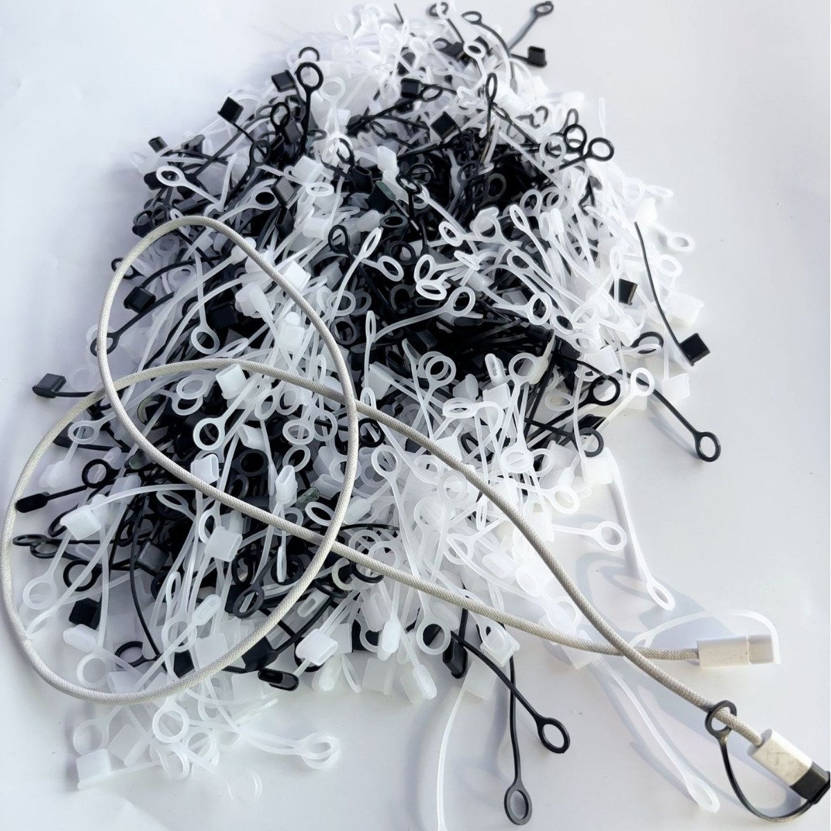 type-c with cable with rope can be hung can be tied silicone sleeve data cable plug dust cover protective sleeve rubber sleeve waterproof plug