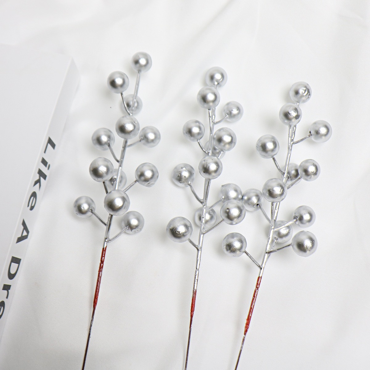 Artificial red fruit branch Holly fruit fortune fruit rice fragrance red fruit auspicious fruit fake flower living room hotel decoration wedding