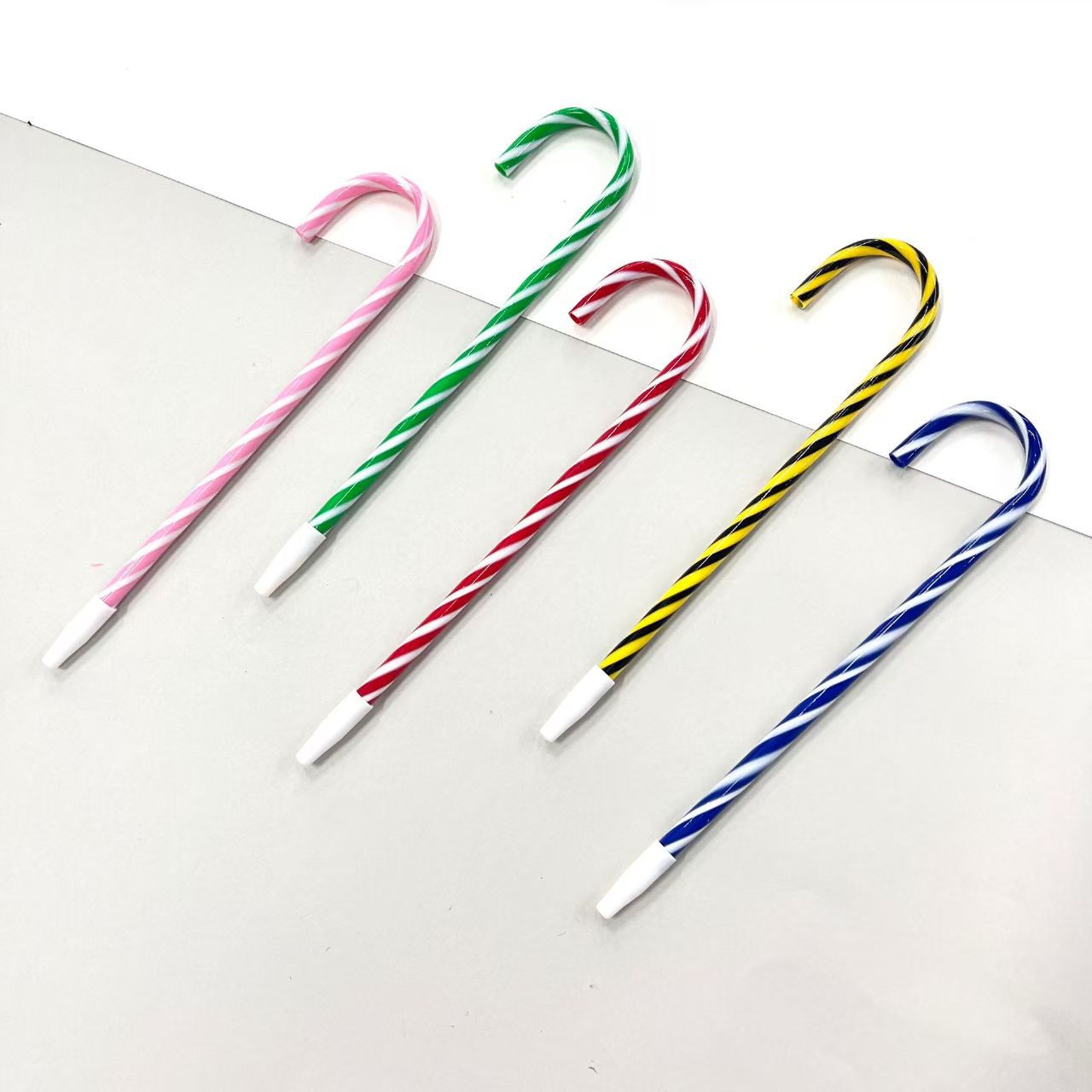 Цветная изогнутая подарочная мультяшная ручка, рождественская тростниковая ручка, полосатая шариковая ручка, креативная экоподходящая ручка