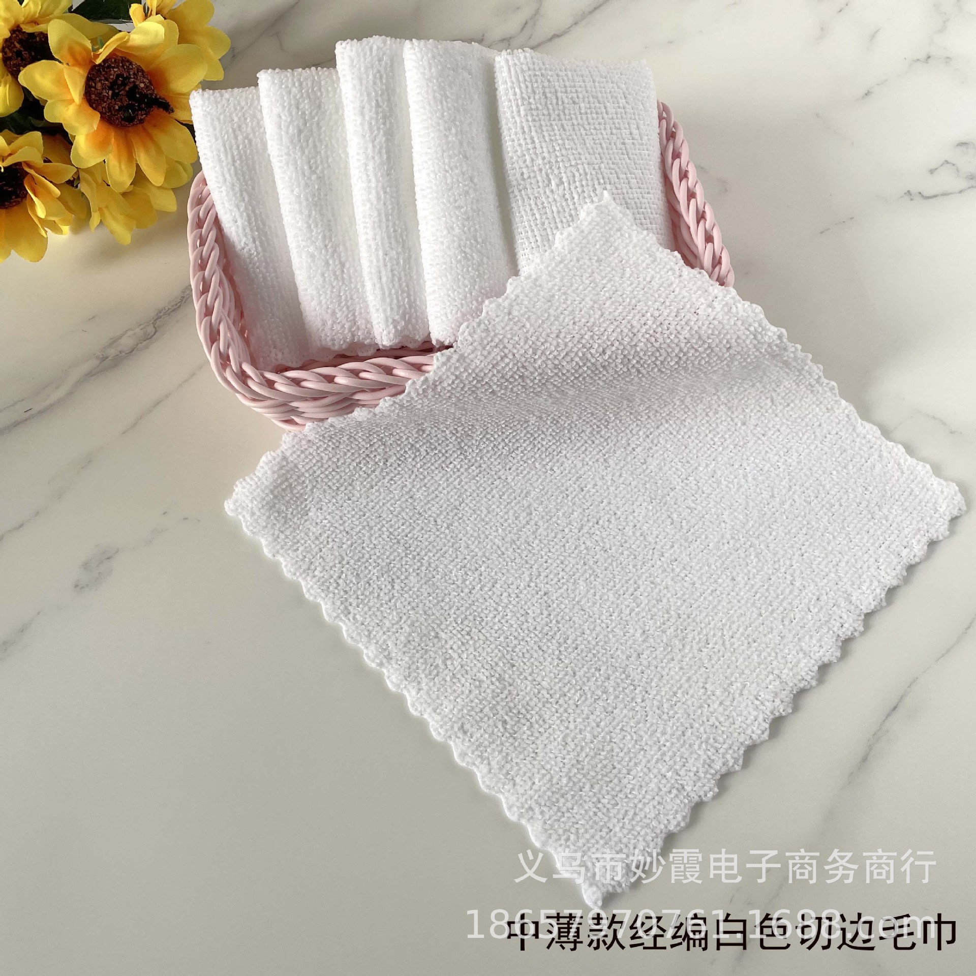 Белое одноразовое микрофибровое полотенце для детского сада маленькое квадратное