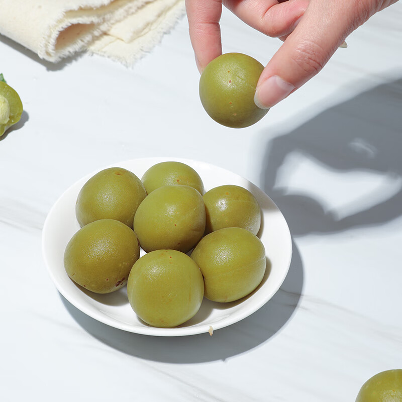 Yan pie crisp green plum green crisp plum refreshing plum snack dried fruit candied crisp plum 1