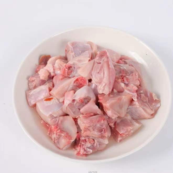 Fresh Whole Rabbit Meat, Freshly Slaughtered Rabbit Meat, Fresh Vacuum-Packed Chilled White Strips, Farm-Raised Free-Range Meat, Head Removed, about 2 to 2.5kg