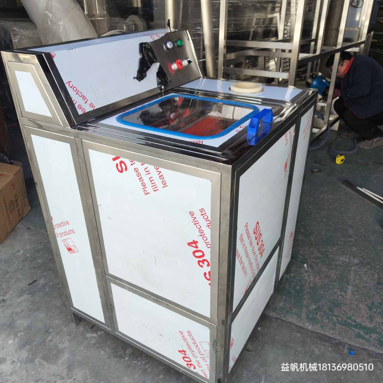 Производители настраивают автоматическую машину для накрытия бутылей с водой BS-1, оборудование для производства бутилированной воды