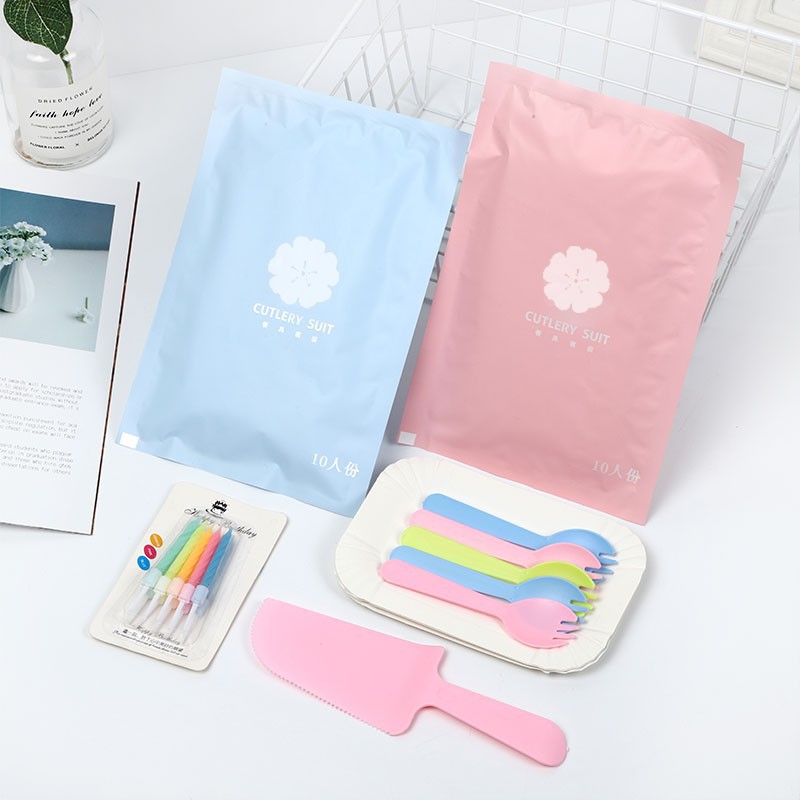 Одноразовая бумажная тарелка Нож и вилка Набор тарелок Свеча Столовая посуда Ужин Четыре в одном Набор для торта Нож и вилка Тарелка Вилка