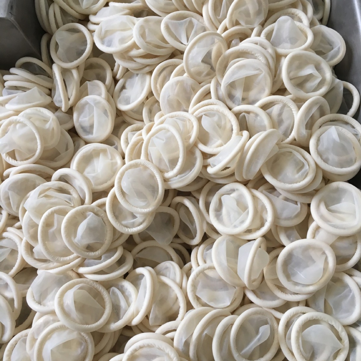 Ultra-thin glossy dry bare cover imported natural latex primary color condom probe cover adult supplies condom