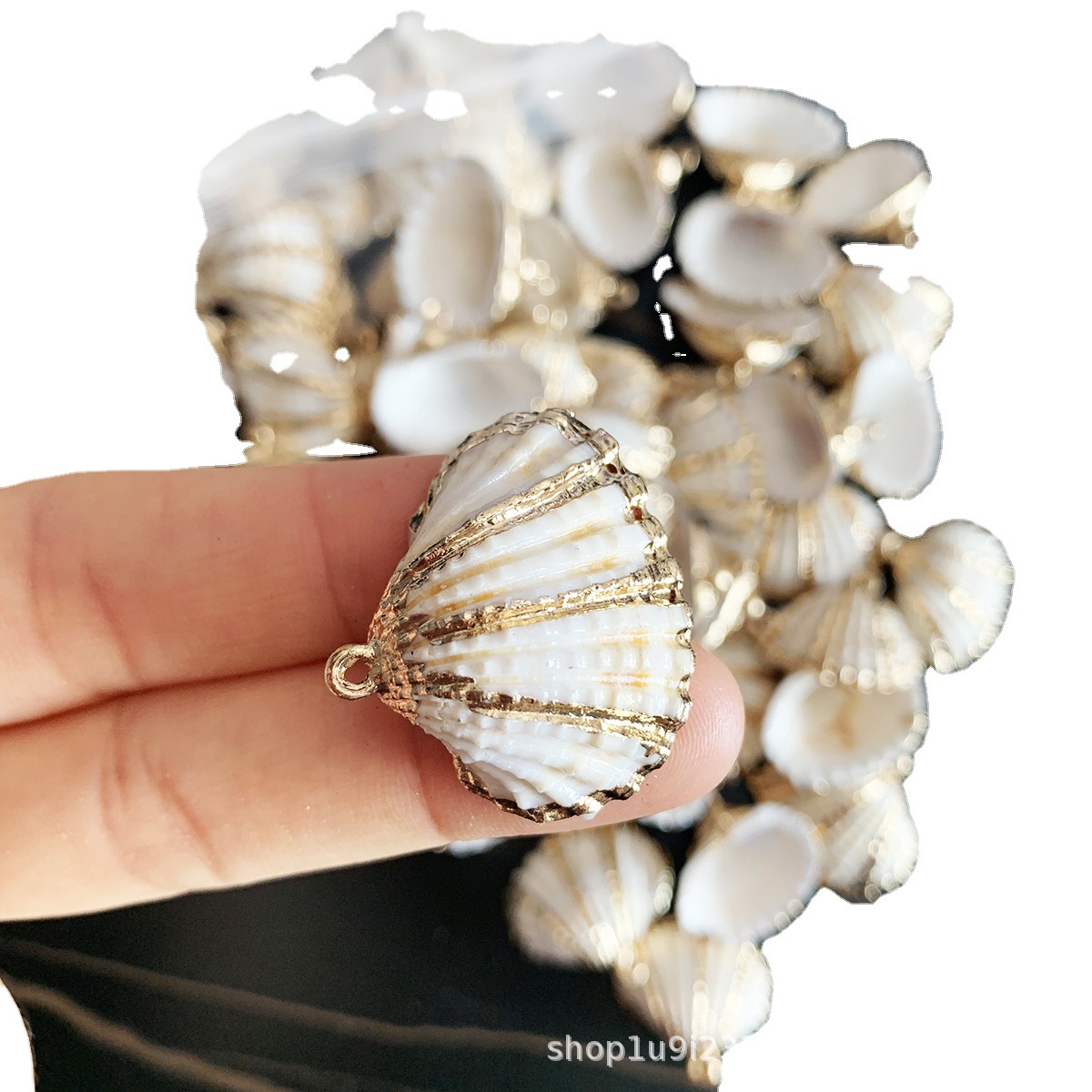 Aibeilai Electroplated Phnom Penh Conch Shell Mixed Bag Phnom Penh Conch Shell Pendant Necklace Wholesale