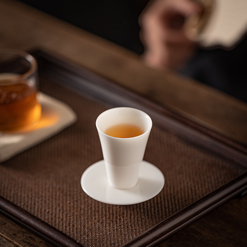 Чашка из суетного нефрита Дэhua, белый фарфор, высококачественная домашняя чашка, набор кунг-фу, маленькая чашка с подставкой