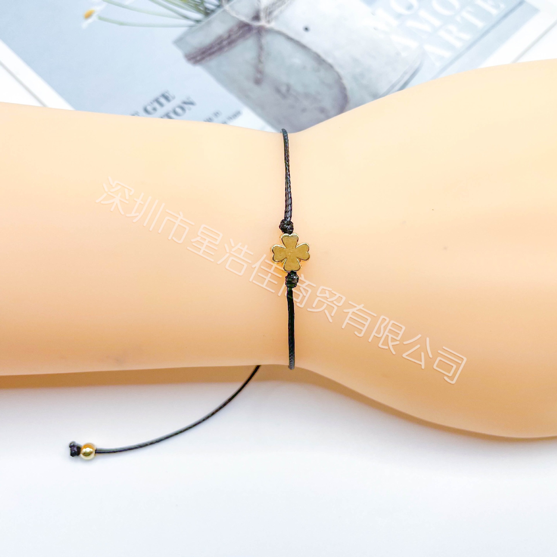 Cross-border New European and American Personality Four-leaf Clover Hand Rope Irish Festival Hand-woven Pull-out Bracelet Bracelet