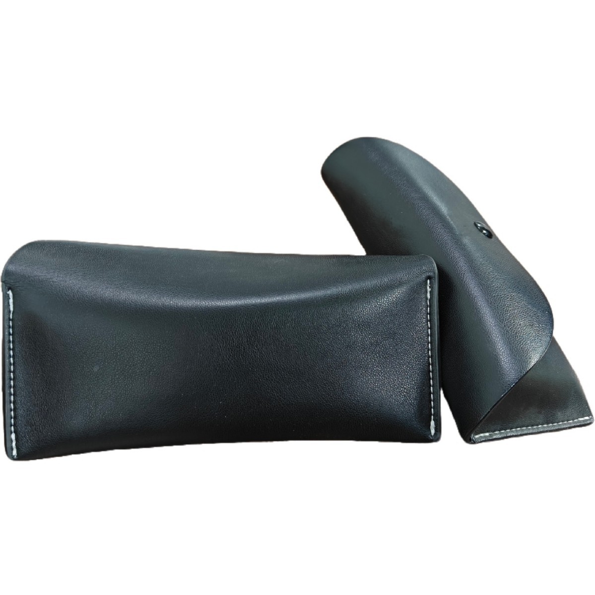 Special Storage Box for Vr Glasses, Fashionable Leather Protection, Portable Charging, and Protection of Your Technology Equipment.