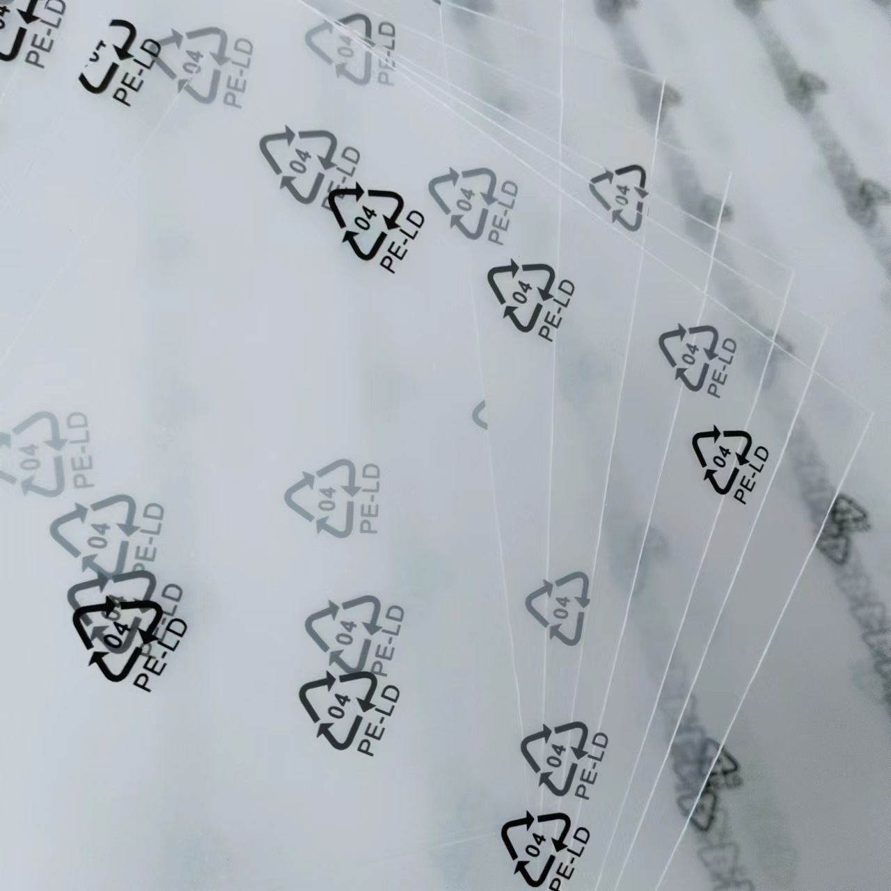 Highly Transparent Ps Plate, Acrylic Plexiglass Plate, Triangular Logo, Environmentally Friendly Film, Cutting Any Specifications and Complete Sizes