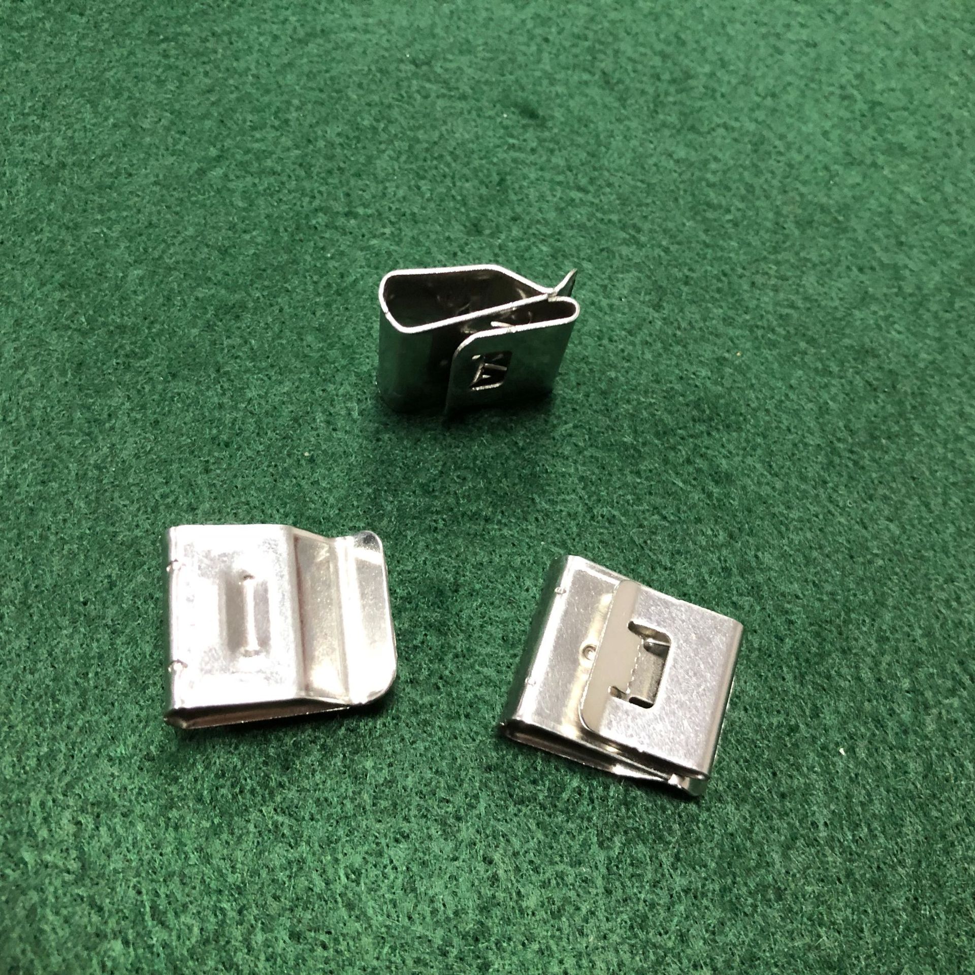 Middle East 2-wire cable clamp assembly 304 stainless steel 316 cable wire card solar panel buckle photovoltaic wire clamp