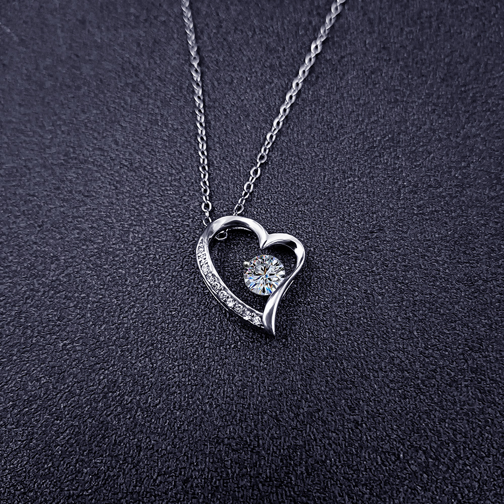 Stainless steel heart-shaped zircon clavicle chain titanium steel all-match necklace women's heart-shaped crystal diamond pendant accessories