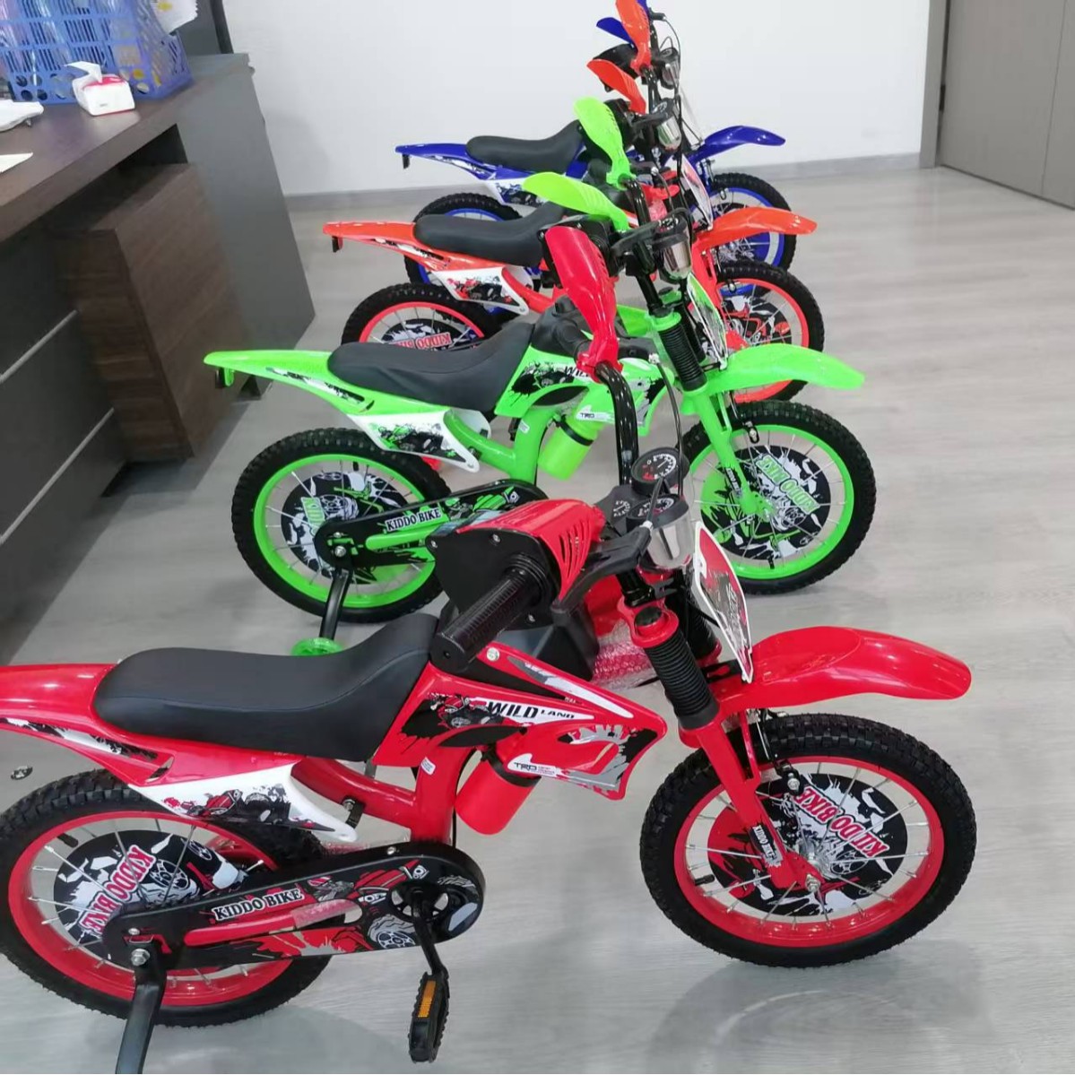 Foreign trade new motorcycle children's bicycle 12-16 inch boys and girls overall car easy, safe and stable