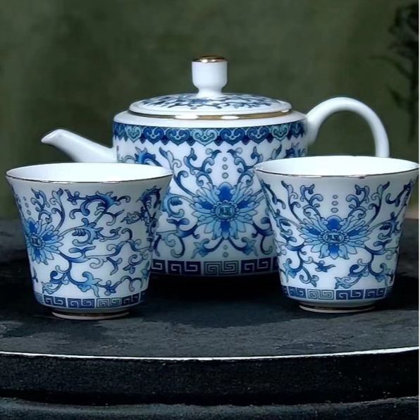 Blue and white clasp teapot tea jar tea cup Chinese vintage home gold ceramic enamel kung fu tea set