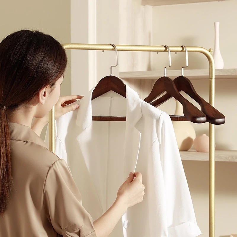 Solid Wood Clothes Drying Rack, Seamless Anti-Shoulder Angle, Wide Shoulder Suit, Non-Slip Adult Clothes Hanger, Clothing Store Hotel Wooden Clothes Rack