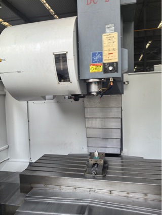 Yongjin 146A Machining Center Fanuc 200Fb System Bt40 Spindle 8000 Rpm Three-Axis Hard Rail
