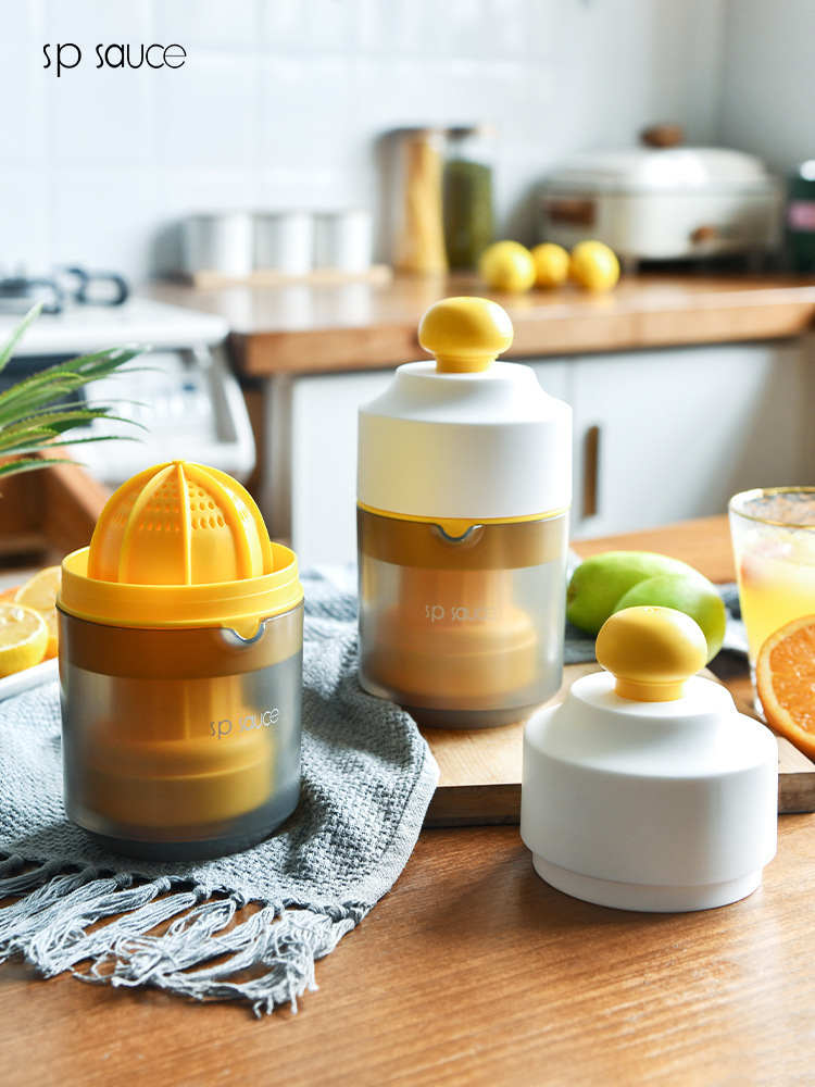 Easy Manual Juicer Small Portable Orange Juice Cup Household Squeezer Fruit Orange Lemon Squeezer