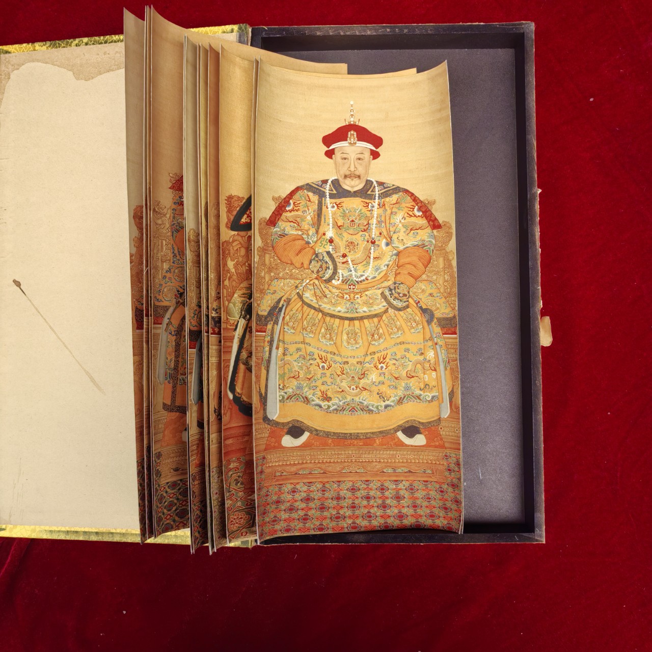 High Imitation Celebrity Paintings, Brocade Boxes, Collection Pendants, Twelve Emperors of the Qing Dynasty