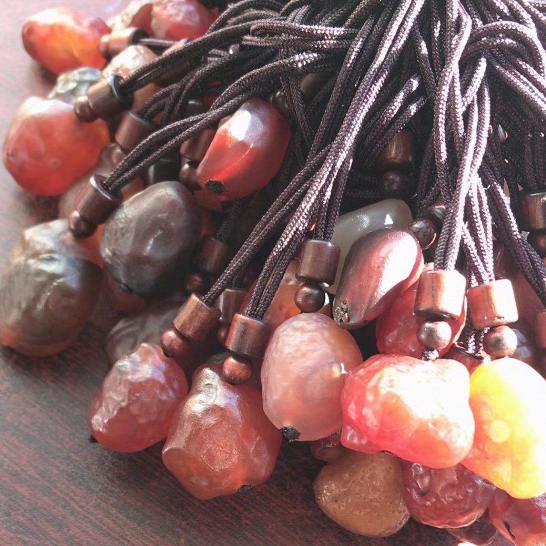 Live supply manufacturers wholesale natural Alashan Gobi raw stone rope agate necklace