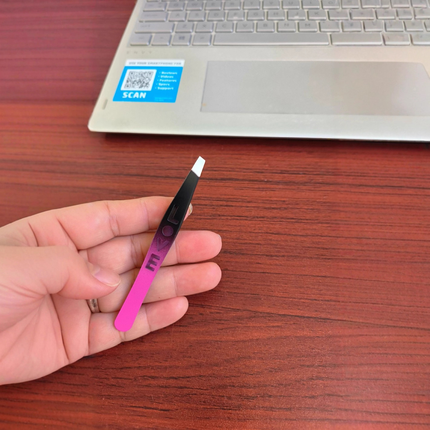 Factory in stock plucking tweezers eyebrow plucking beard clip beard beauty makeup tools suit letter eyebrow clip