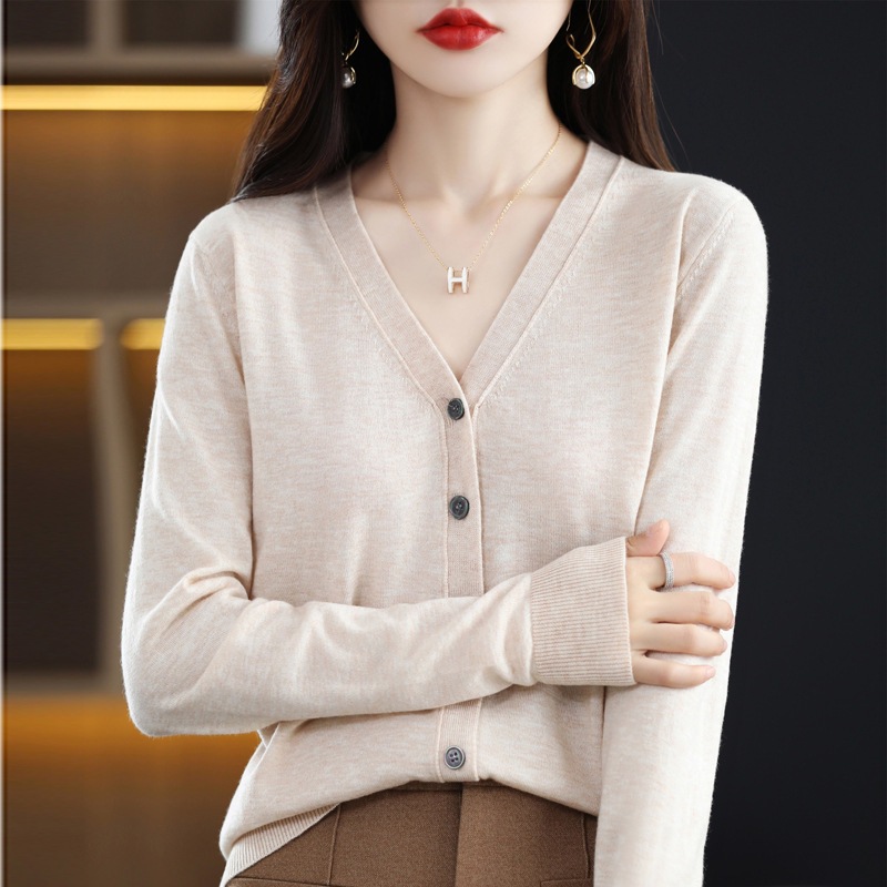 25 spring and autumn cross-border new ladies sweater Korean version of the V-neck buckle thin cardigan solid color sweater coat wholesale