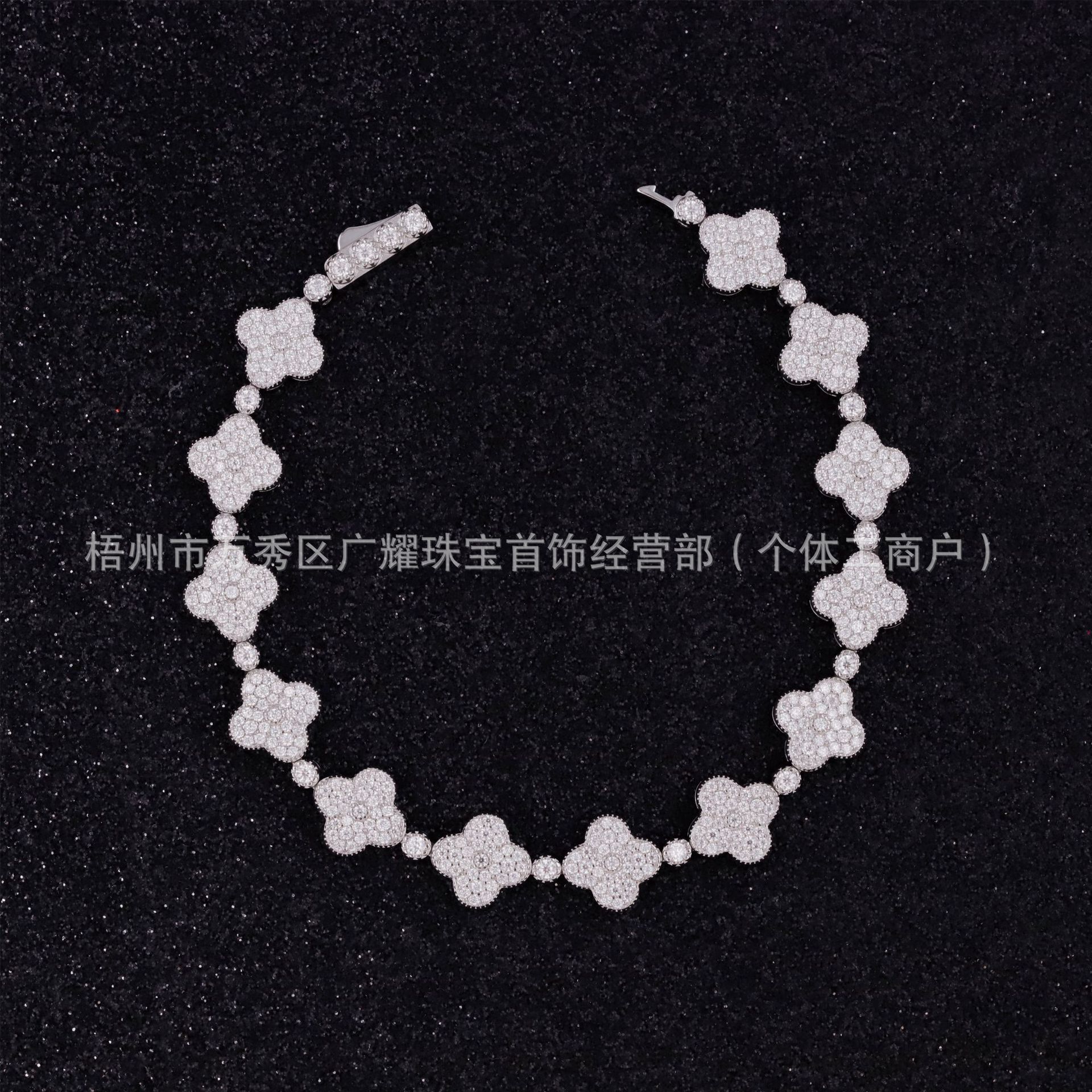 Fashionable S925 Silver Inlaid Moissanite Four-Leaf Clover Bracelet Niche Design Accessible Luxury Women's Bracelet