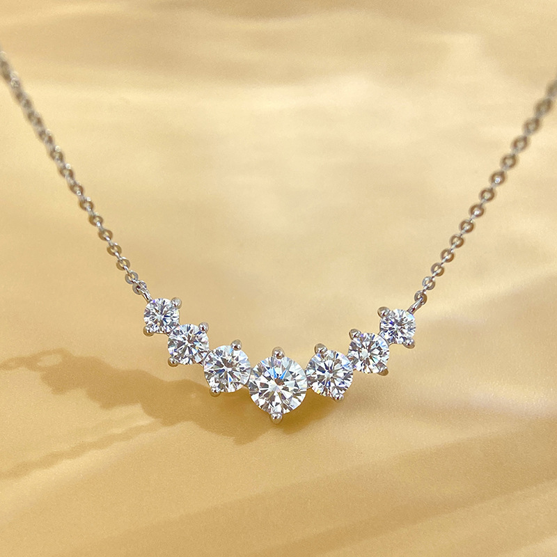 D color moissanite necklace seven princess smile necklace s925 sterling silver clavicle chain 1 karat pendant high sense cross border