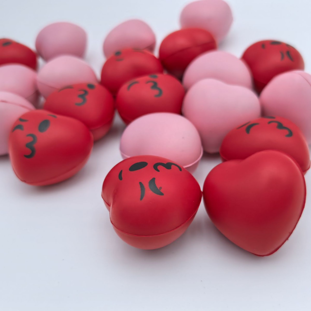 Cross-border Amazon 4cm love stress ball sponge ball rehabilitation ball grip ball foam toy gift combination ball