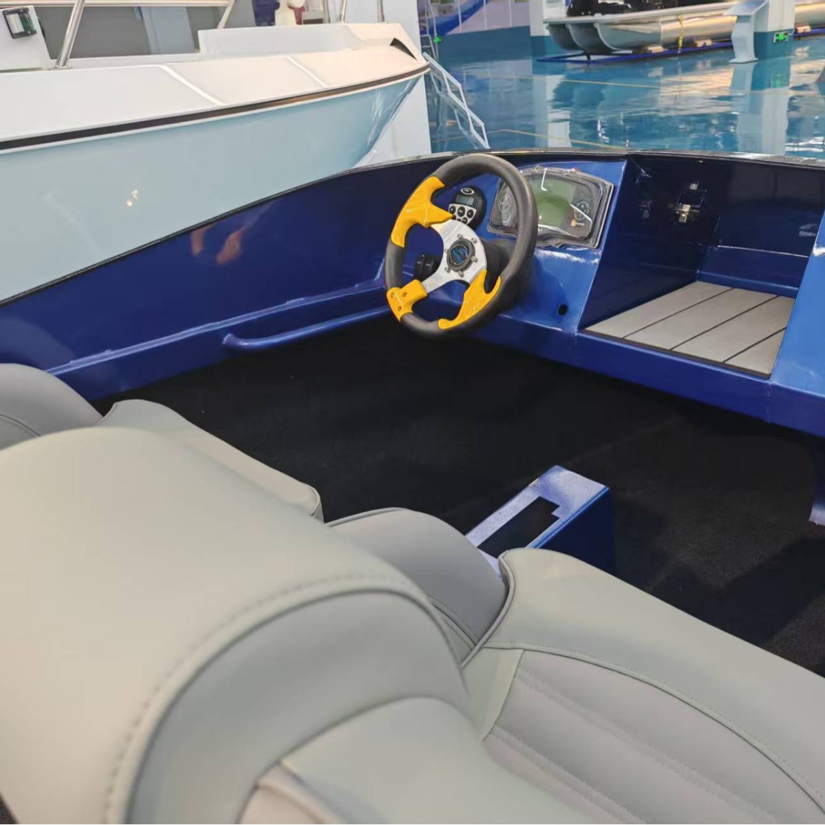 2025 年款 15 英尺铝合金运动喷气艇，适合近海竞赛的运动型游艇