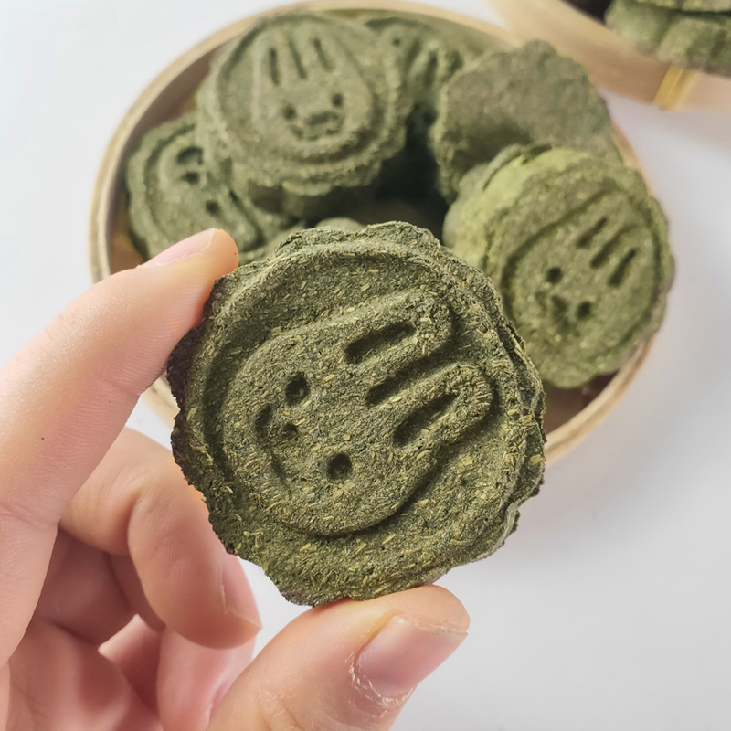 Wholesale Timothy Grass Cake Rabbit Alfalfa Grass Molar Cake Grass Ball Totoro Guinea Pig Molar Brick Snacks