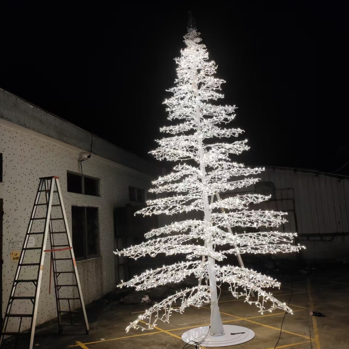 Customized Simulation Christmas Tree-Shaped Outdoor Decorative Lighting Atmosphere Lamps from the Light Source Factory