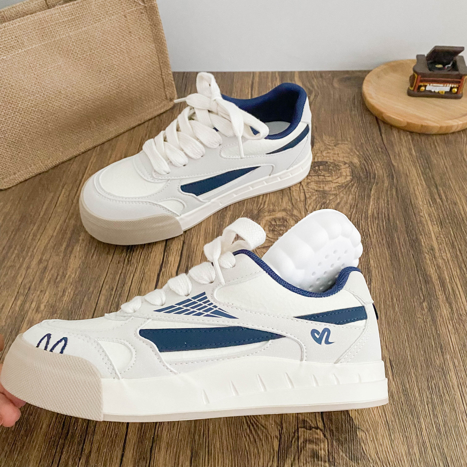 Be-6895 Latex Insoles/Hong Kong Style Thick-Soled Sneakers for Women Autum New 2025 Popular Niche Moral Training White Shoes