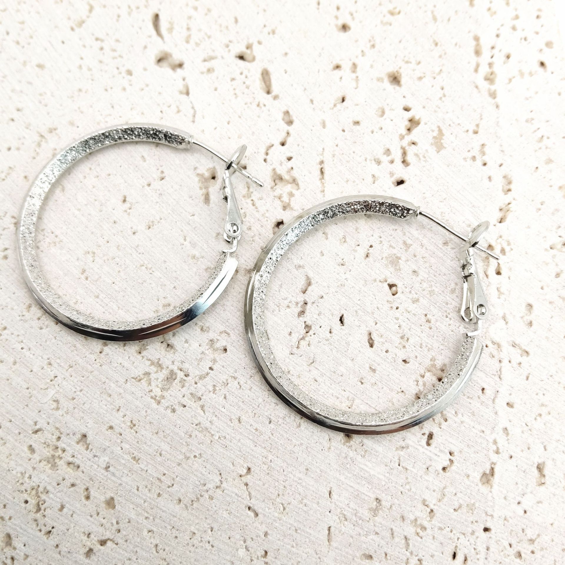 Cross-border Silver Baby's Breath Circle Metal Earrings Exaggerated Stylish Cool Large Hoop Earrings Super Flash Fashionable Elegant Earrings