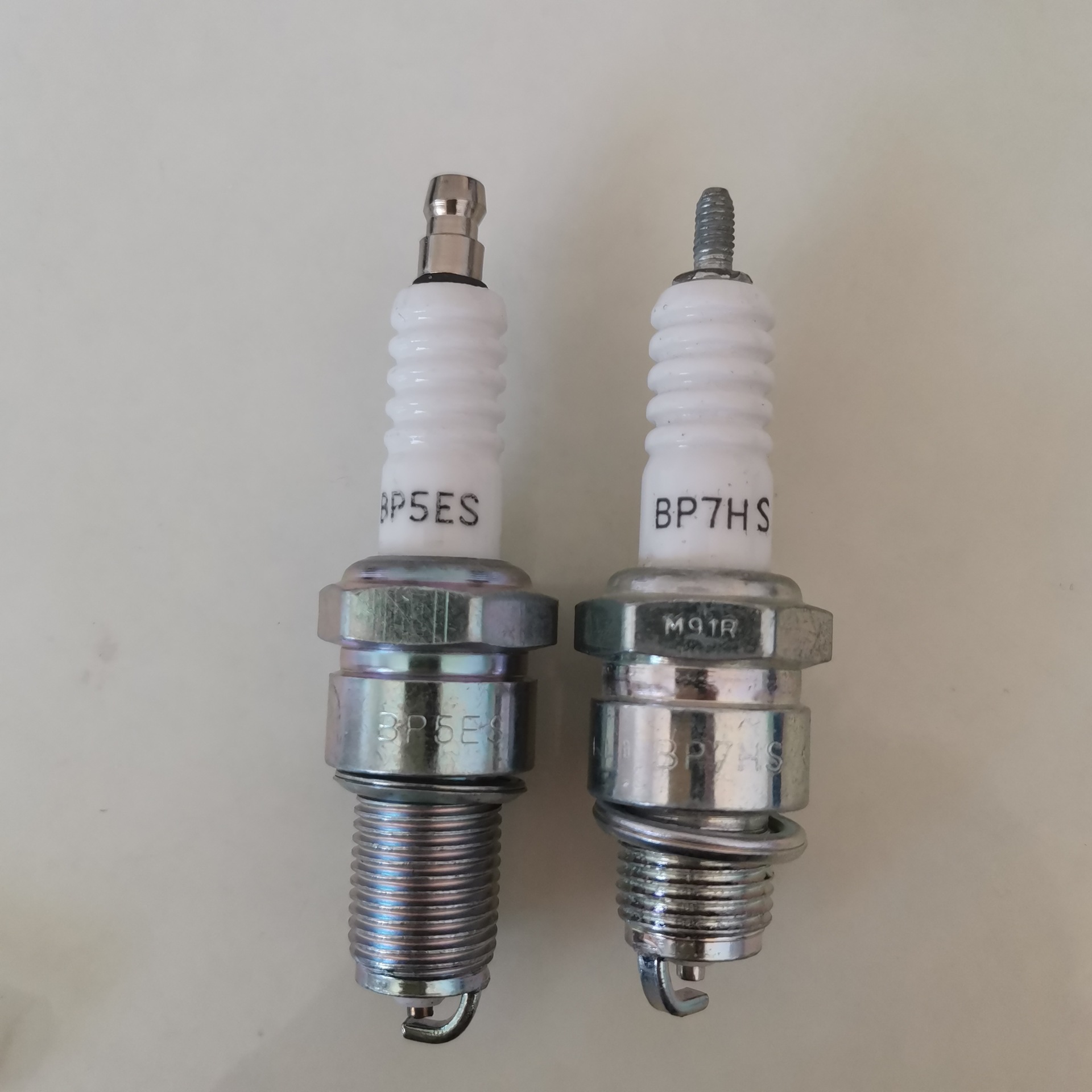 BP7HS spark plug E6TC sprayer Road polishing machine BP5ES gasoline impact rammer BPR4HS spark plug