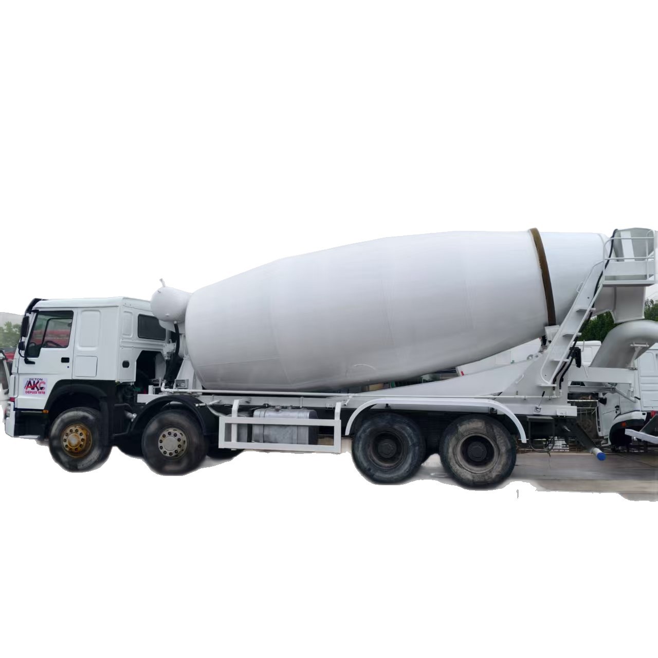 Cross-Border Export of Sinotruk Howo Rear Eight-Wheel Mixing Tank 15 Cubic Meter Concrete Mixer Truck 371--375 Horsepower