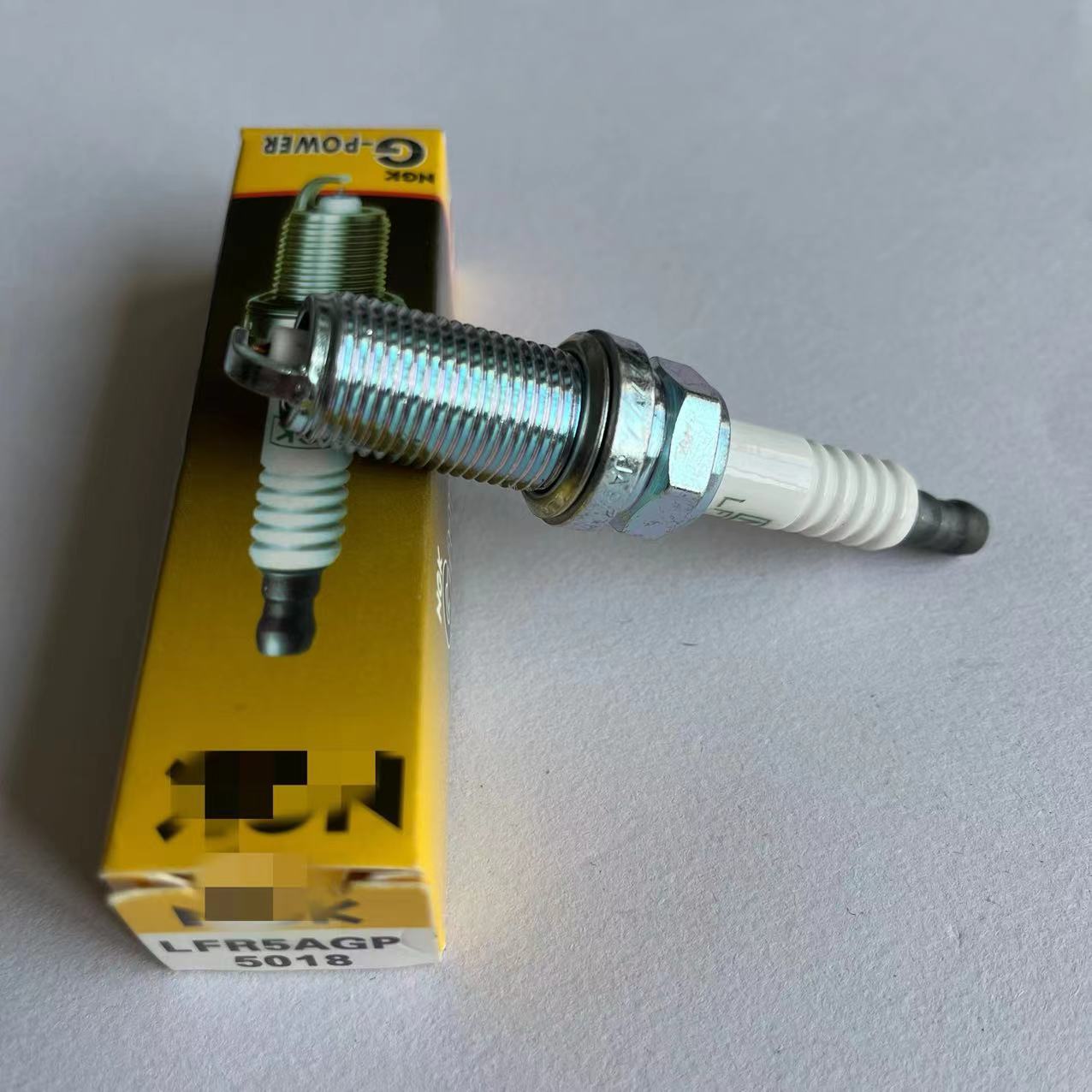 Automobile spark plug BKR6EGP auto parts double gold NGK spark plug 7092 car van fire nozzle