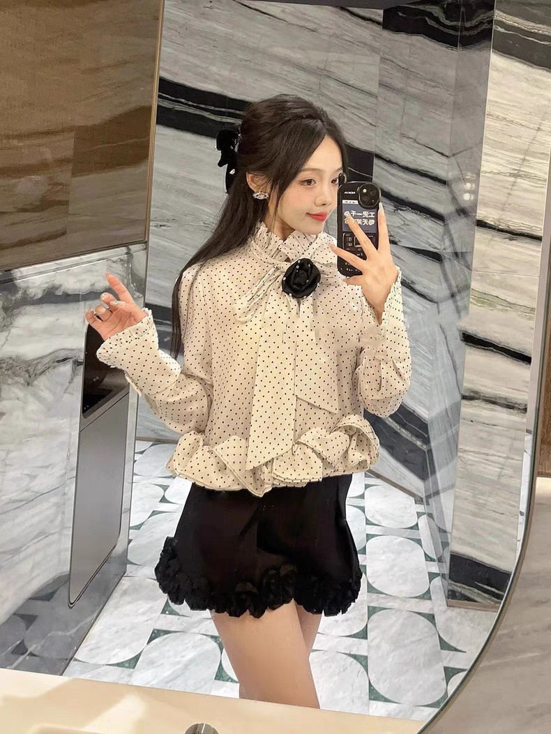 Rafei 2025 ранняя весна новый дизайн девичья рубашка с рюшами черно-белый поло с воротником