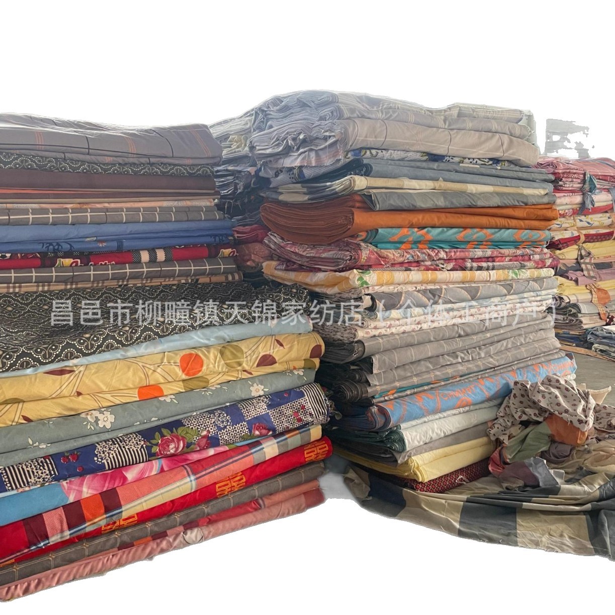 Special Offer to Process Inventory Residual Fabrics, Street Stalls, Live Sales, Various Printed Fabrics with a Width of 2.35