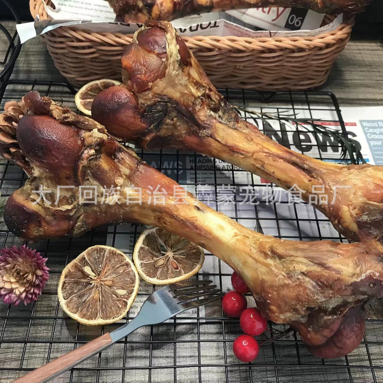 Manufacturer Wholesale Dog Molar Stick Toy Real Bone Tooth Cleaning Cow Bone Crispy Bone Pet Snacks Dog Food Hatchis