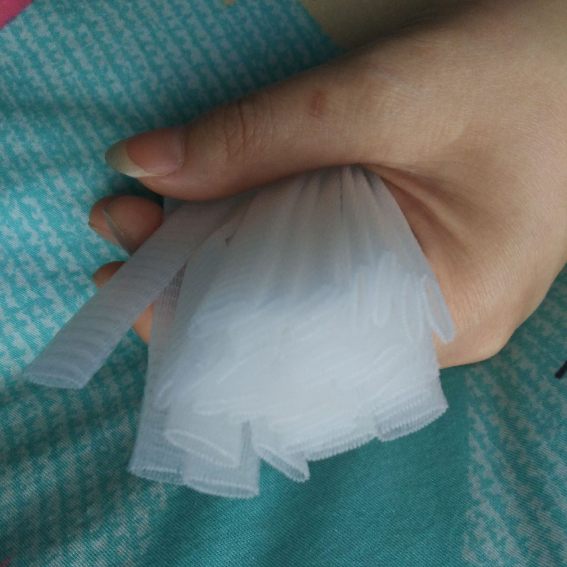 Factory makeup brush hair protection net cover wholesale plastic protection net cover white brush cover rose protection net