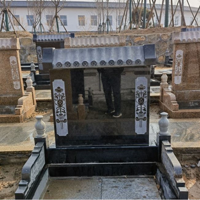Supply of Cemetery Tombstones, Traditional Stone Monuments for Burial, Finely Carved by Capable Manufacturers, for Commemoration