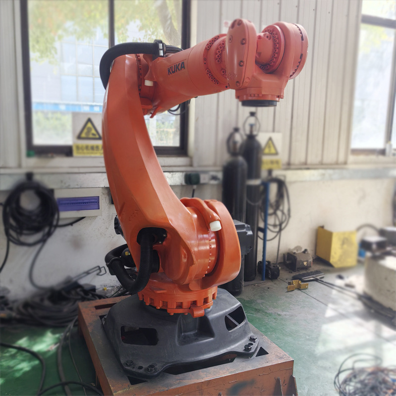 Used KUKA KUKA robot load 180KG handling palletizing grinding KR180 R2900 mechanical arm