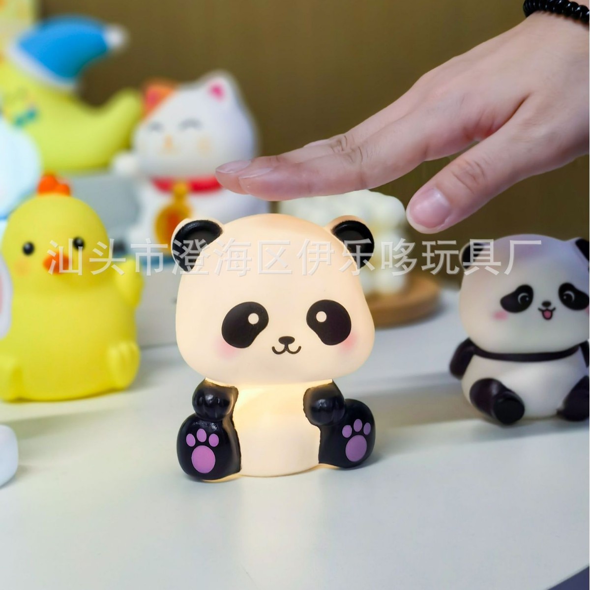 Vinyl Cartoon Animal Luminous Bedside Decoration Bedroom Night Light Cute Red Panda Night Market Cross-Border Gift Wholesale
