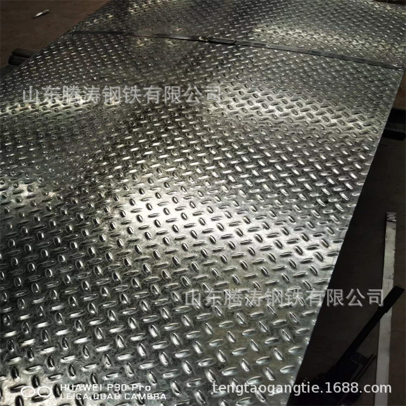 Hot-Dip Galvanized Patterned Steel Plate Manufacturer, Stair Tread Bending Patterned Steel Plate, 3.0*1500 Hot-Dip Galvanized Patterned Steel Plate in Stock