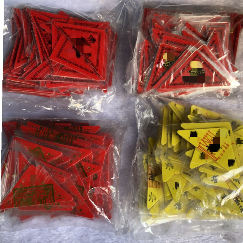 Spot supply plastic triangle card triangle card plastic paper triangle blessing card wholesale